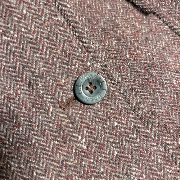 L.L. Bean medium wool nylon silk blazer. In excellent condition. Burgundy color - Picture 6 of 11